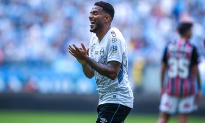 Reinaldo atuando pelo Grêmio