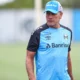 Renato comandando treino do Grêmio