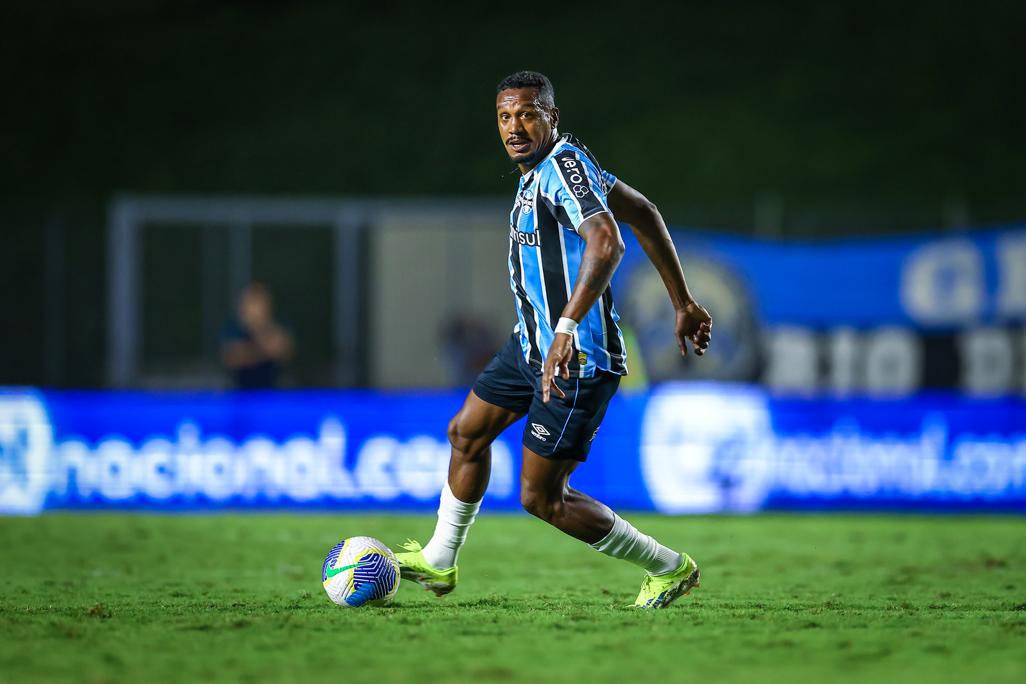 Renato Deve Escalar Meio campo Mais Refor ado Portal Meu Gr mio